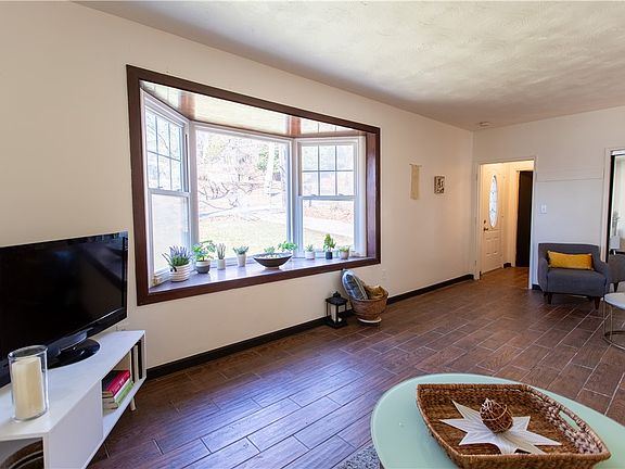 4th image of 55 Overbrook Rd