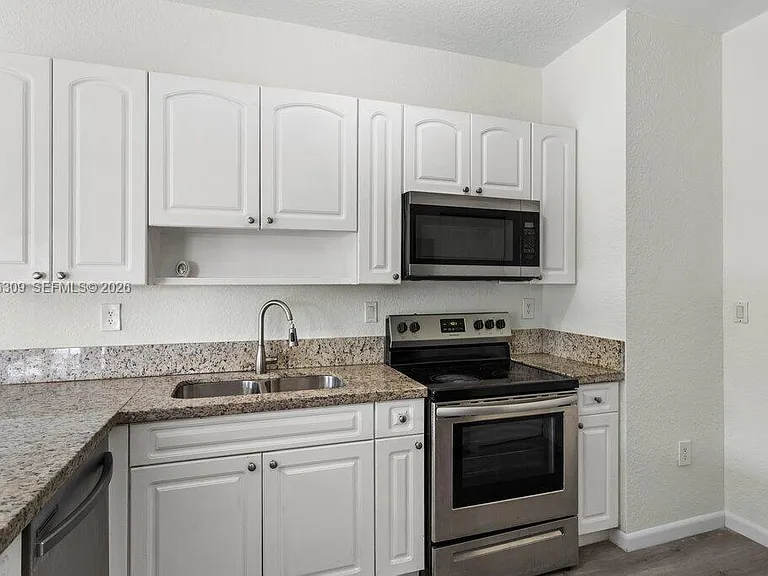 5090 SW 136th Ave — Photo 9