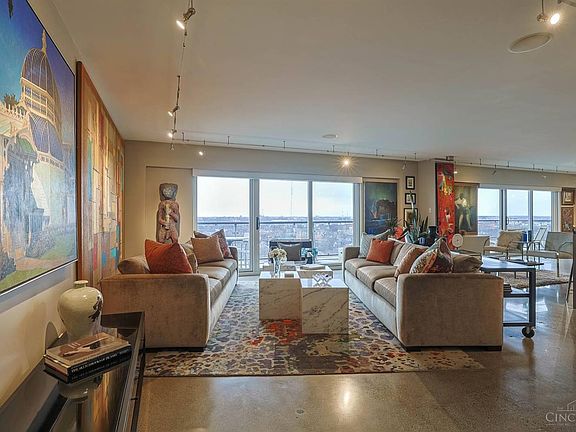 5th image of 2200 Victory Pkwy Unit 2304