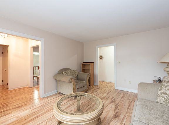 3rd image of 2608 Vercoe Ave