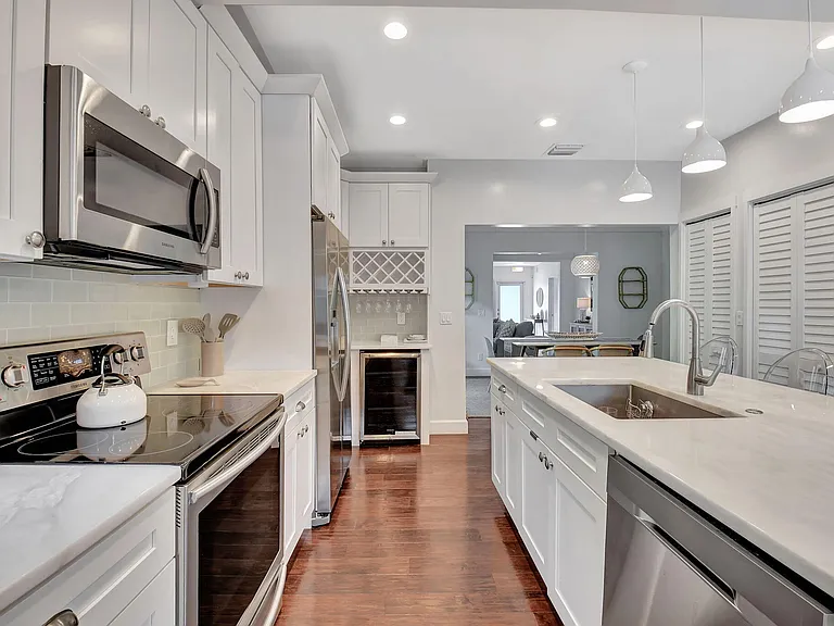 414 NE 7th Ave — Photo 16