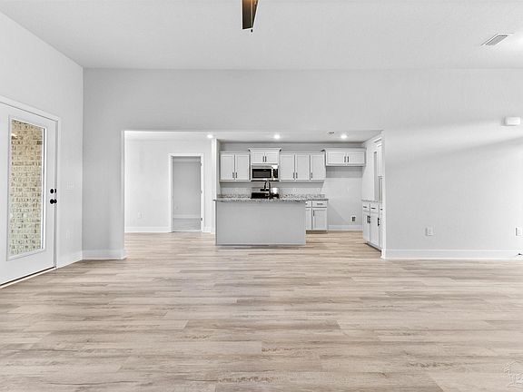 3rd image of 1884 Summer Pecan Dr