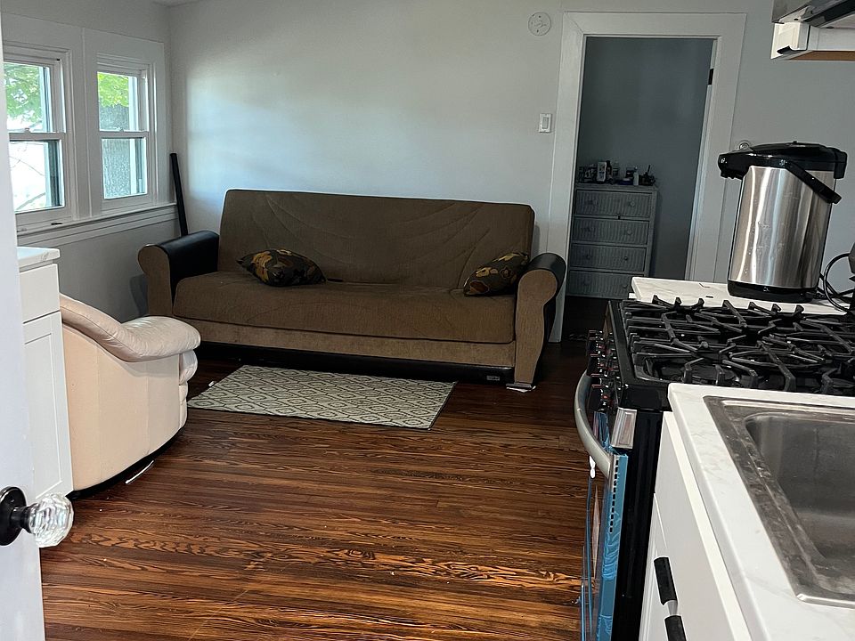2nd image of 406 Lake Dr #2