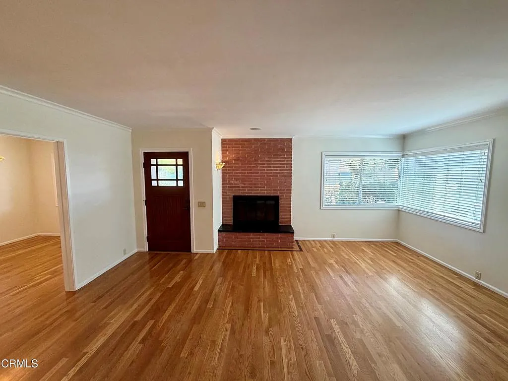 3 bed, 2.0 bath, 1900 sqft, $5,700 — Photo 4