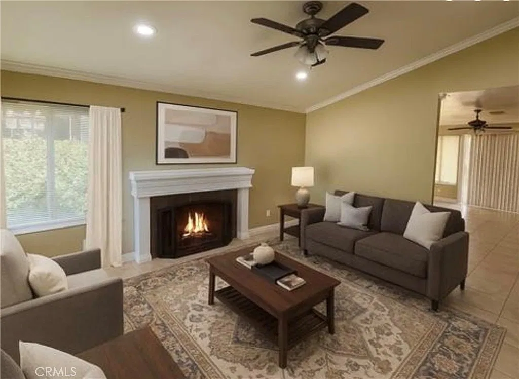 3 bed, 1200 sqft, $4,100 — Photo 2