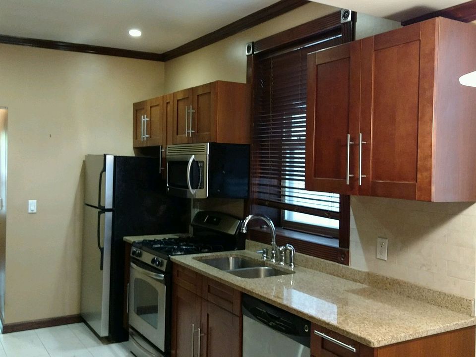 1st image of 3142 41st St
