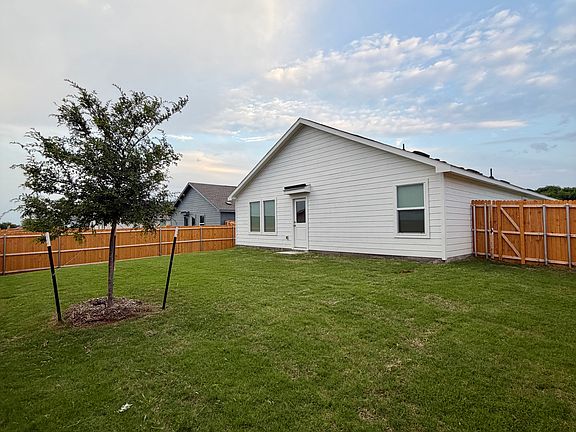 3rd image of 3715 Longleaf Dr