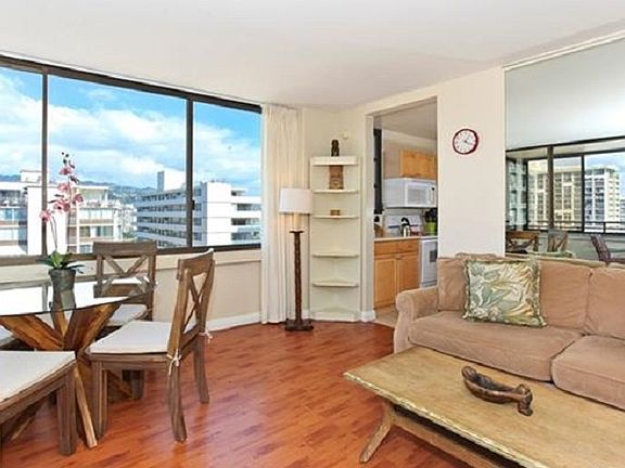 4th image of 2410 Cleghorn St APT 2101