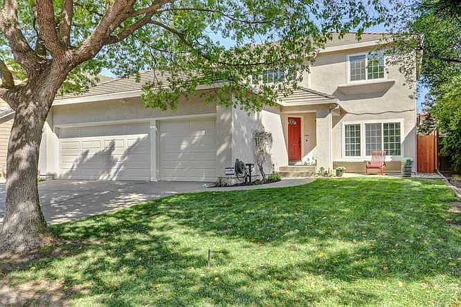 1st image of 865 Larkspur Dr