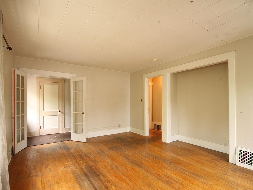 1st image of 437 University Ave