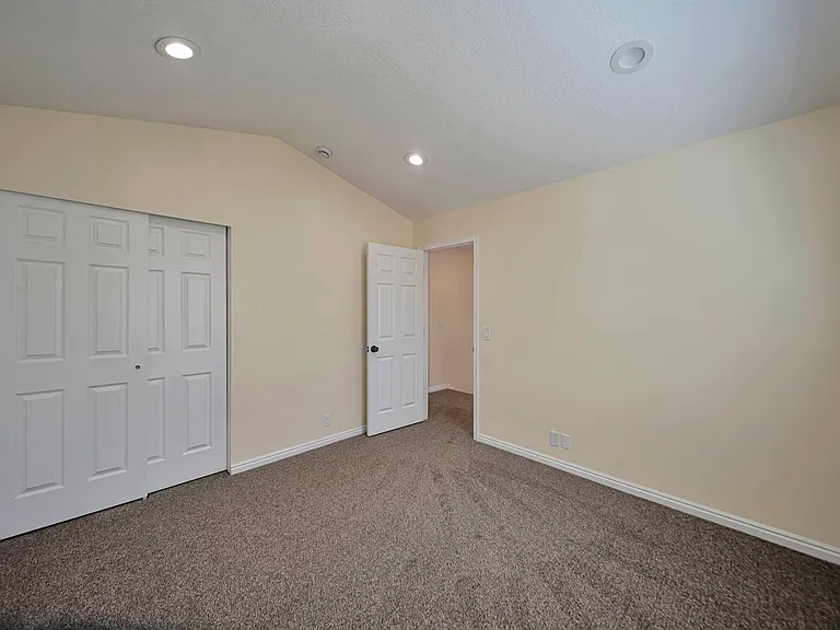2255 W Red Robin Rd — Photo 14