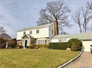 14 Ridge Rd, Albertson, NY 11507