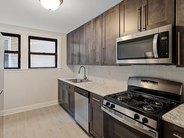 125-133 Kearny Ave Apartments — Photo 4