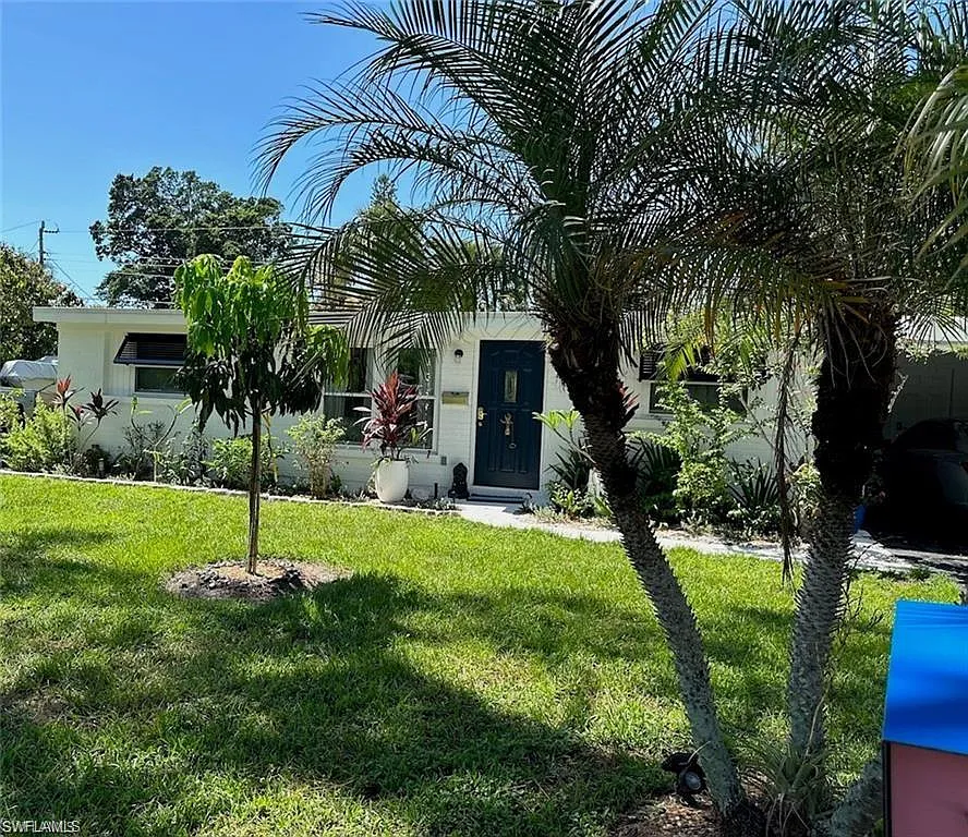 3 bed, 2.0 bath, 1240 sqft, $2,695 — Photo 2