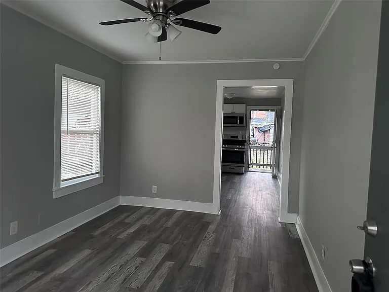 121 S Willow St — Photo 14