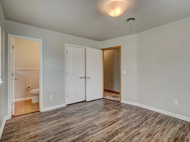 1401 Hampton Dr — Photo 25