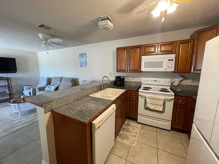 1440 Sheafe Ave NE #112 — Photo 4