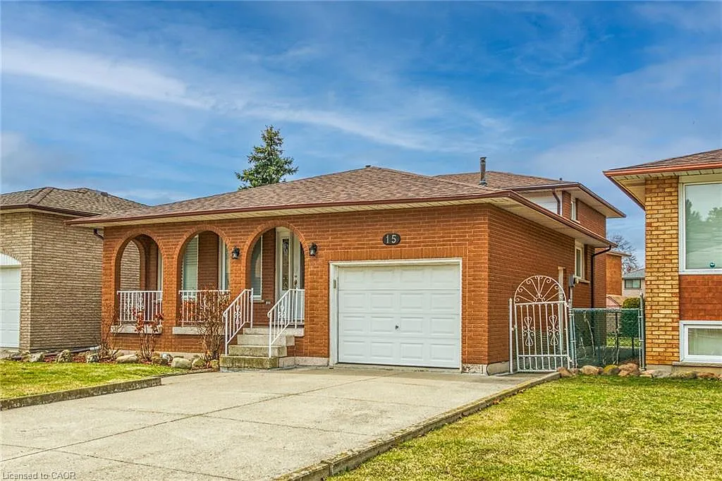 15 Fairington Cres photo 1
