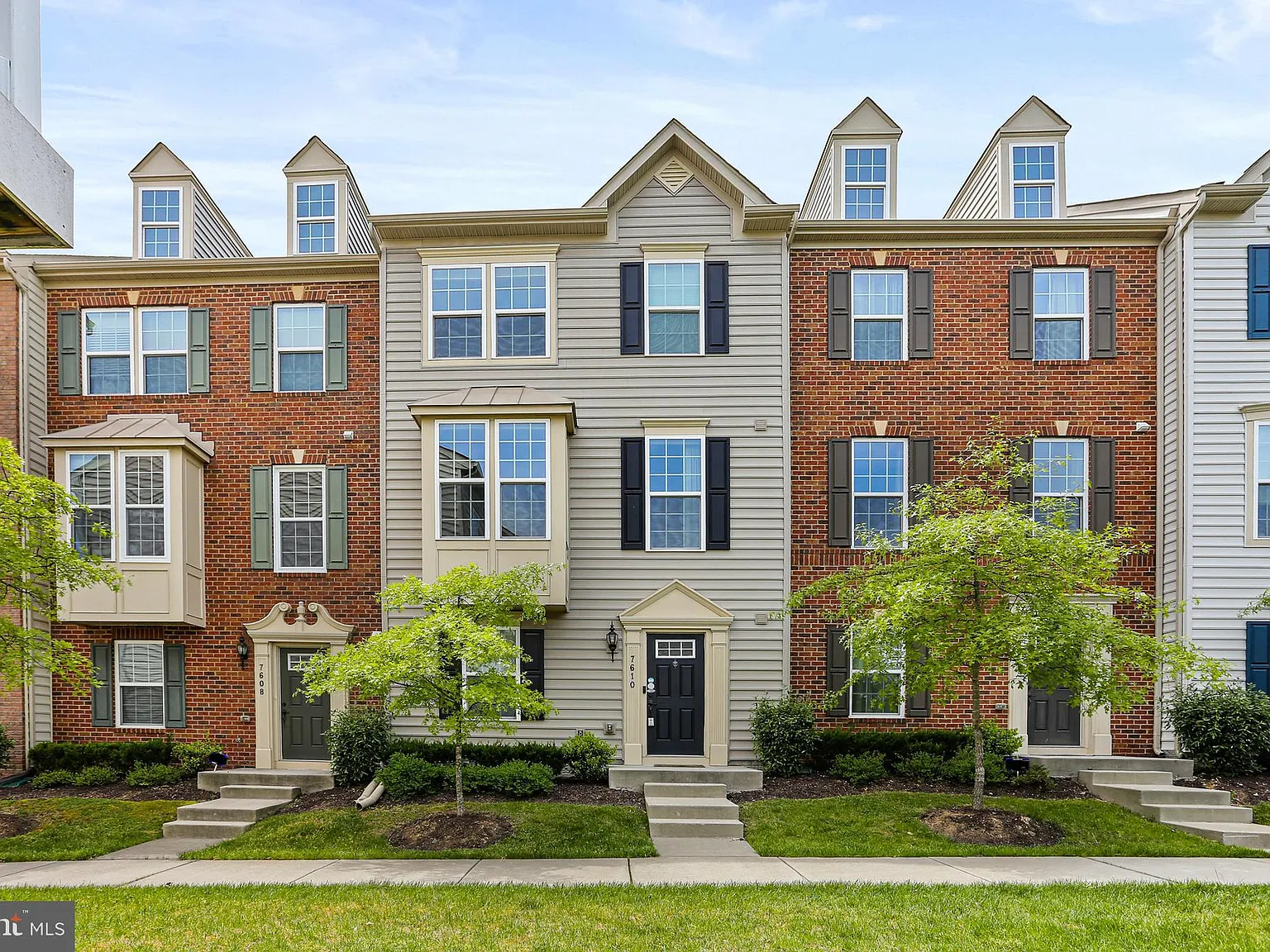 3 bed, 4.0 bath, 1734 sqft, $3,050 — Photo 2