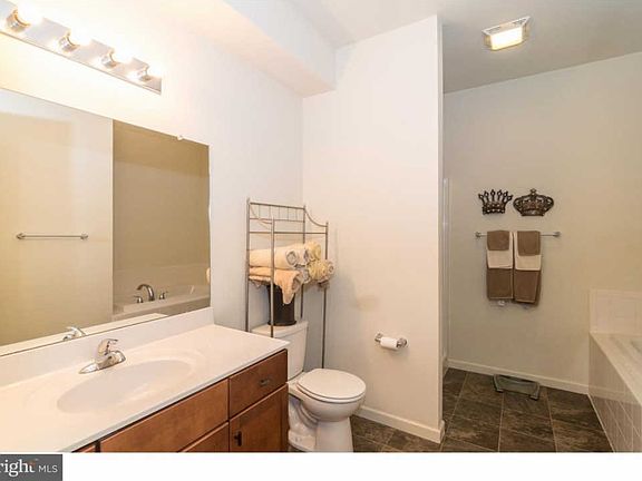 4th image of 2129 Glenhaven Way