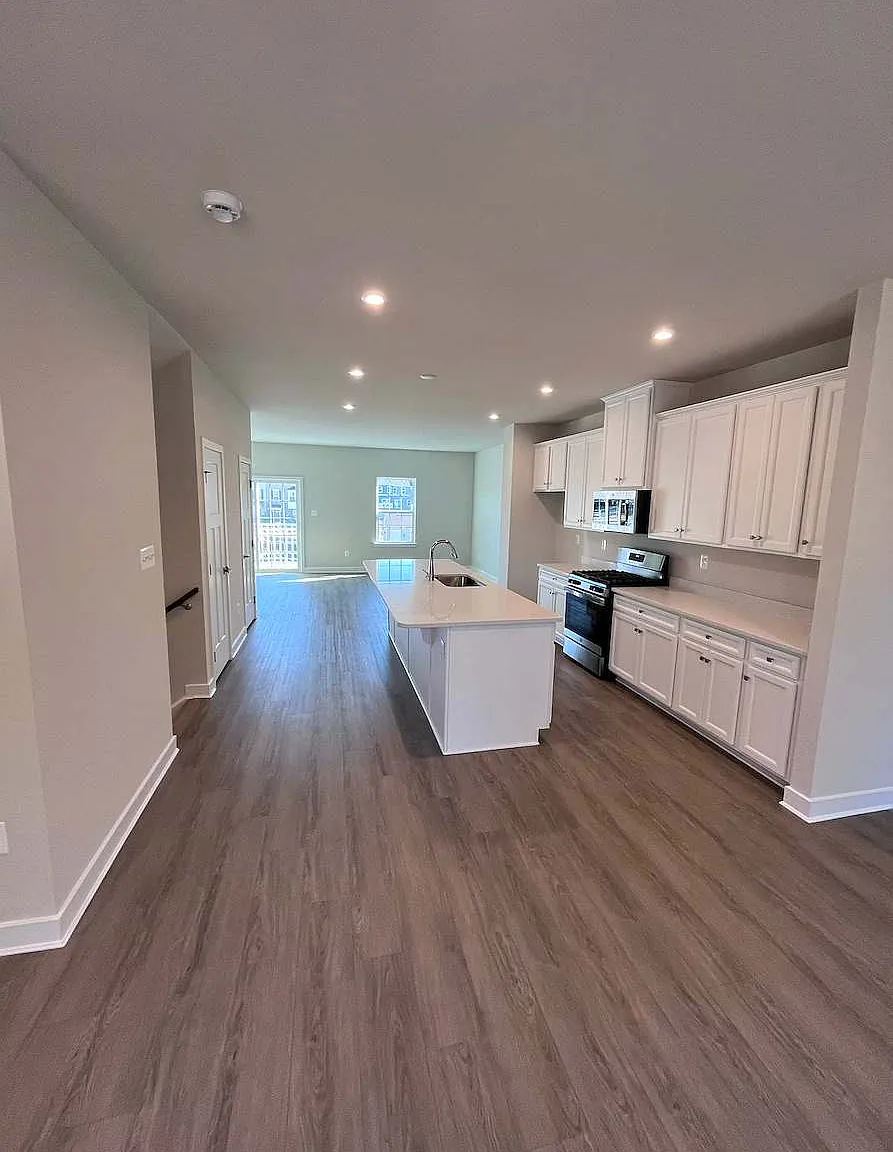 4 bed, 3.5 bath, 2240 sqft, $3,195 — Photo 3