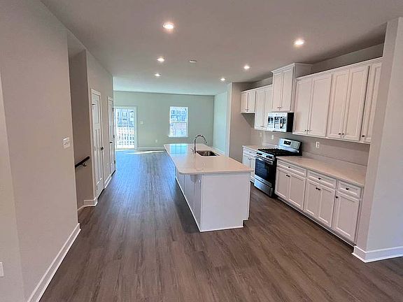 3rd image of 828 New Castle Landing Dr