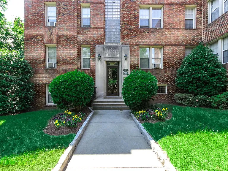 1400 Van Buren St NW — Photo 10