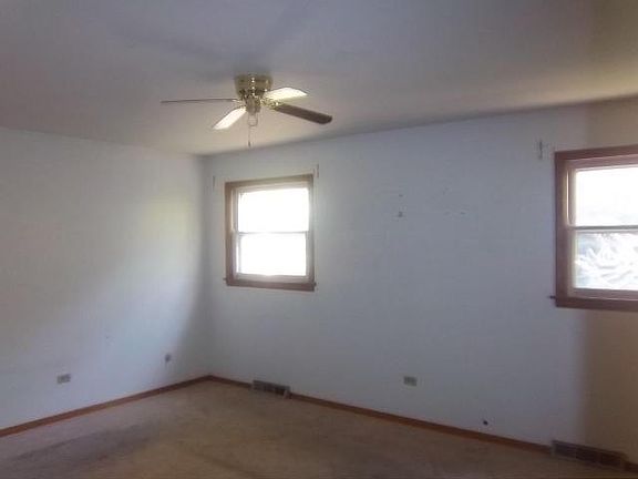 5th image of 22841 Redwood Dr