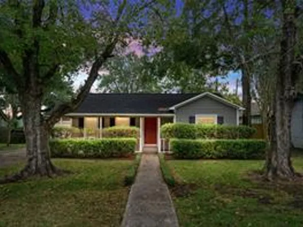 1110 Woods Dr, Liberty, TX 77575