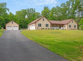 809 Chestnut Hill Rd, Glocester, RI 02814
