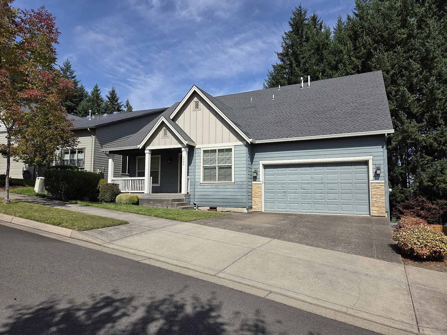 3 bed, 2387 sqft, $3,200 — Photo 2
