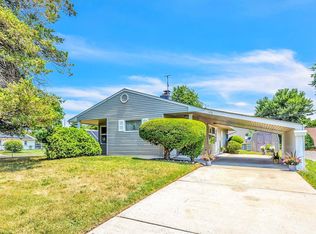 108 Violetwood Dr, Levittown, PA 19057