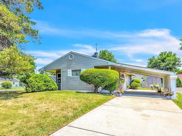 108 Violetwood Dr, Levittown, PA 19057