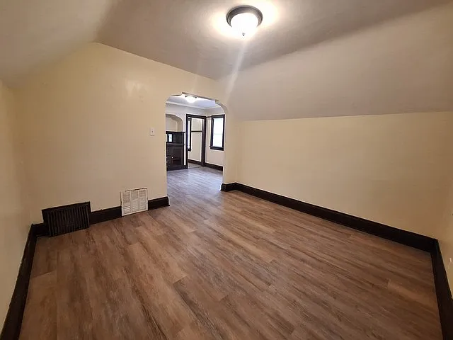 2 bed, 839 sqft, $1,075 — Photo 4