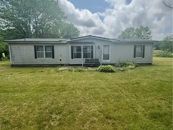 3017 Rice Rd SW, New Philadelphia, OH 44663