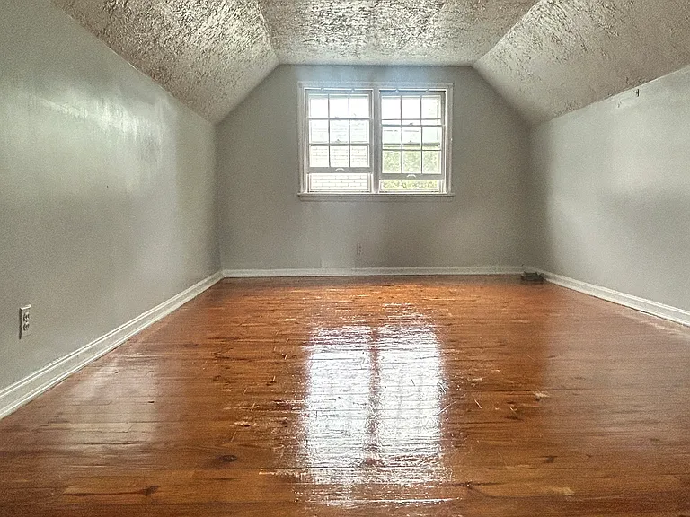 18805 Maple Heights Blvd — Photo 10