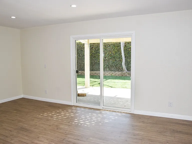2318 E Coolidge Ave — Photo 11