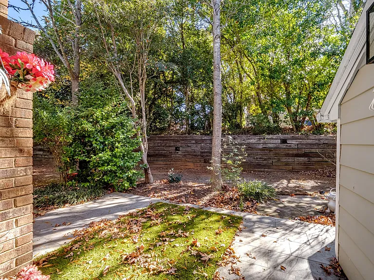 1077 Sardis Cove Dr — Photo 26