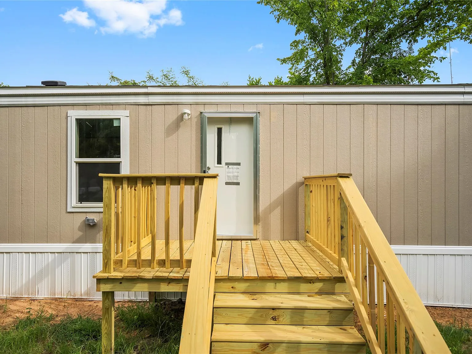 3 bed, 2.0 bath, 816 sqft, $1,250 — Photo 2