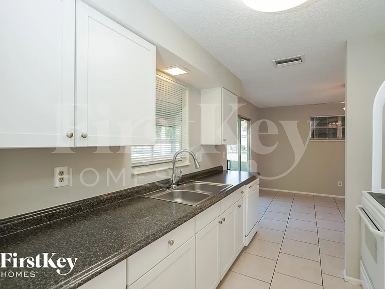 1423 Caywood Cir S — Photo 5