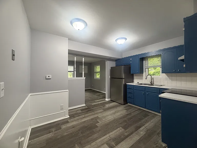 902 E Frederick St — Photo 8