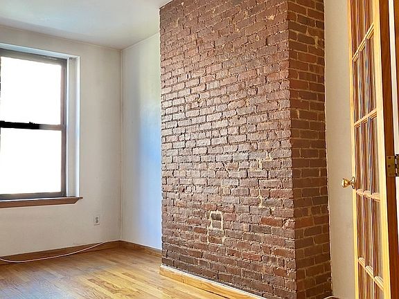 3rd image of 22 Saint Marks Pl APT 8