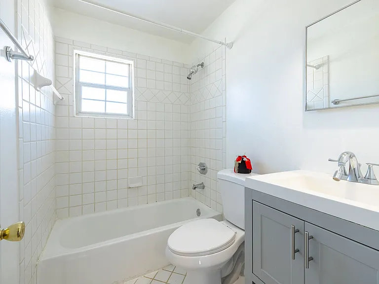 Peachtree Hills Court | Where Atlanta's Energy Meets Timeless Charm — Photo 17