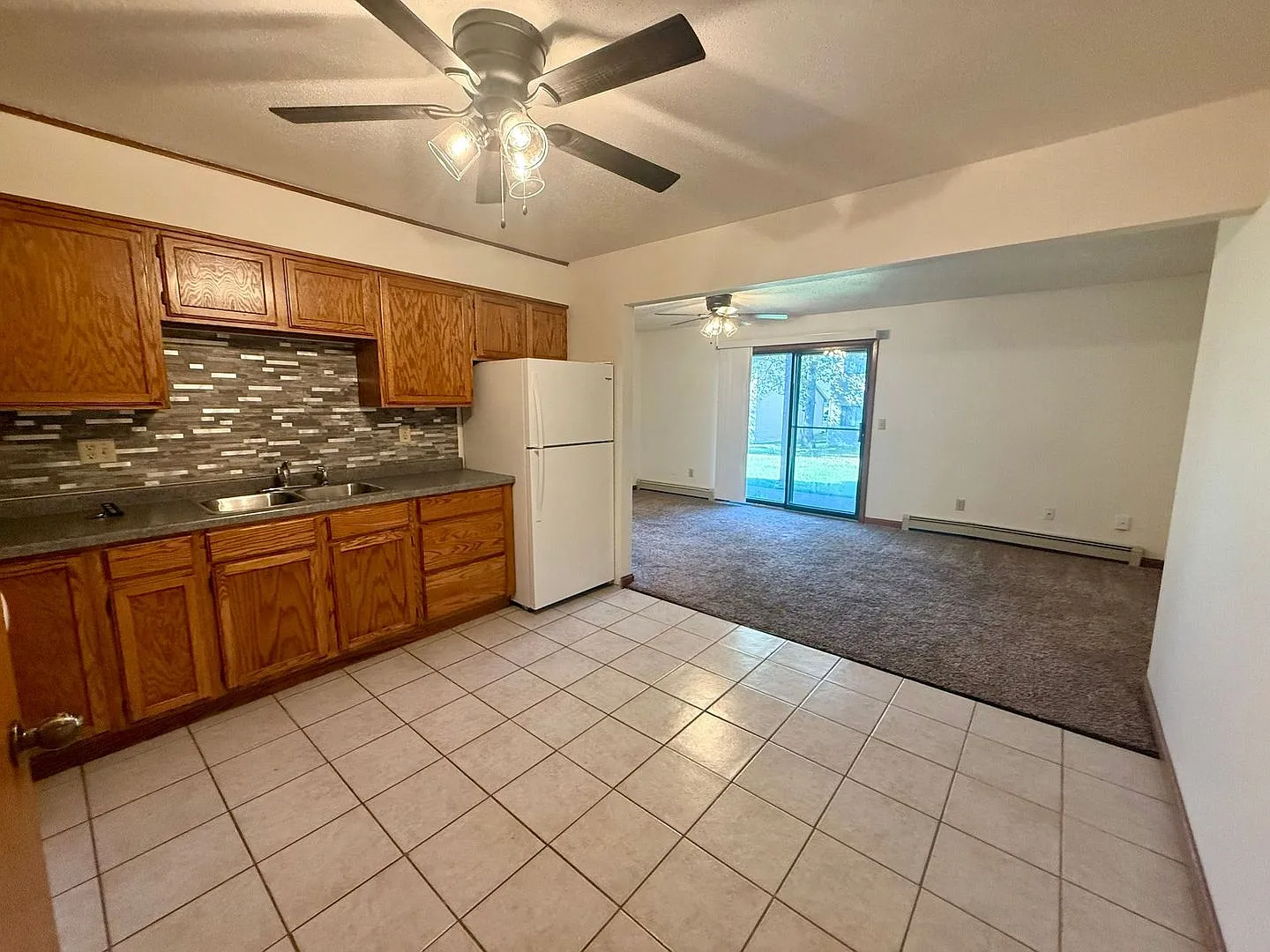 1216 N Point Dr — Photo 2