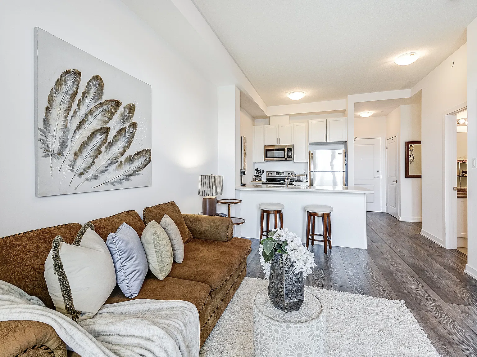 2 bed, 700 sqft, $2,199 — Photo 1