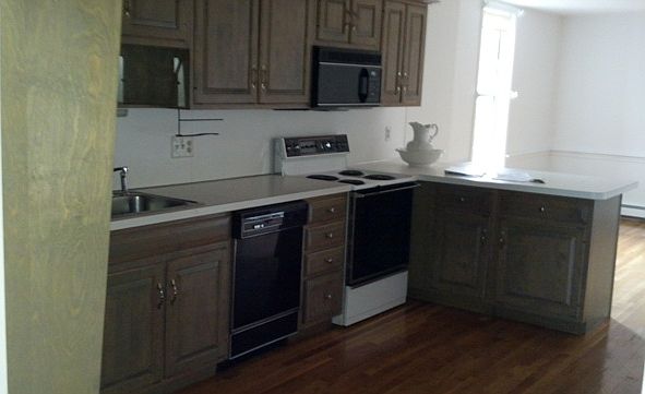 2nd image of 100 Parks St APT 2
