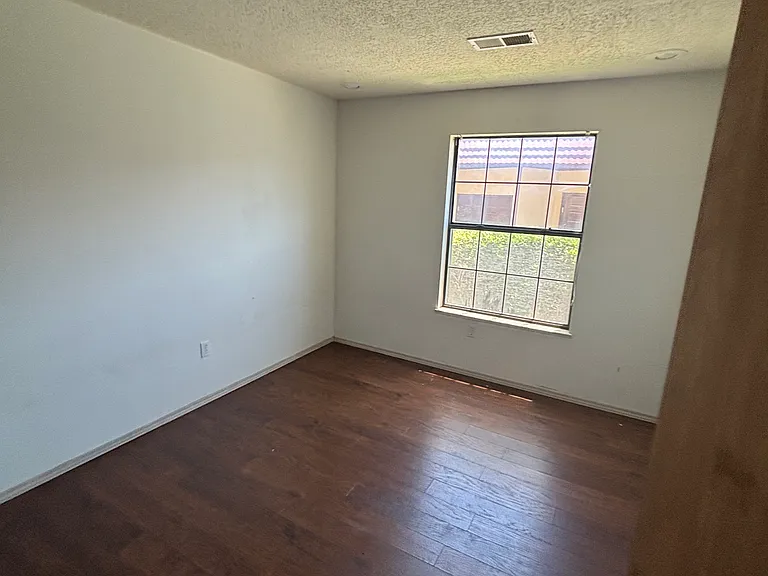807 Country Club Dr SE #1E — Photo 4