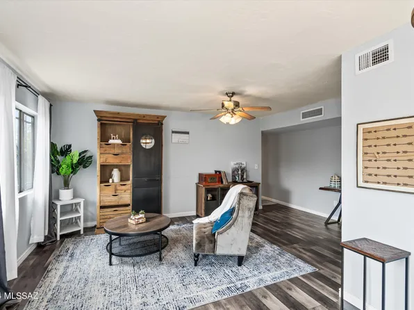 6626 E Calle La Paz, Tucson, AZ 85715