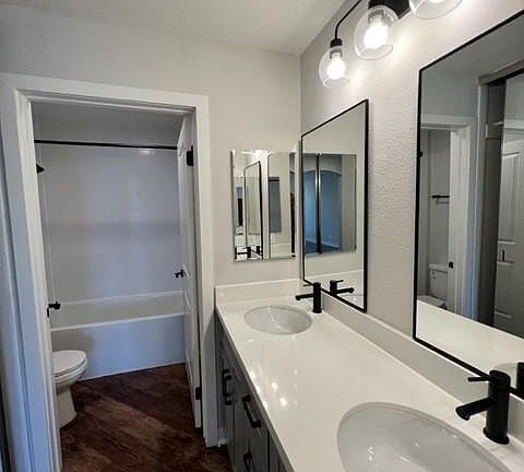 5th image of 7661 Beverly Blvd #271