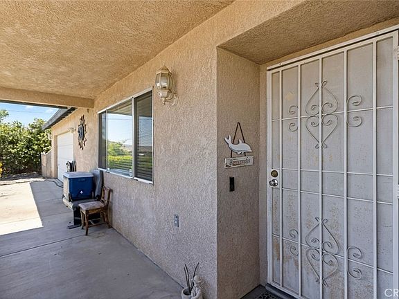 2nd image of 18563 Yucca St